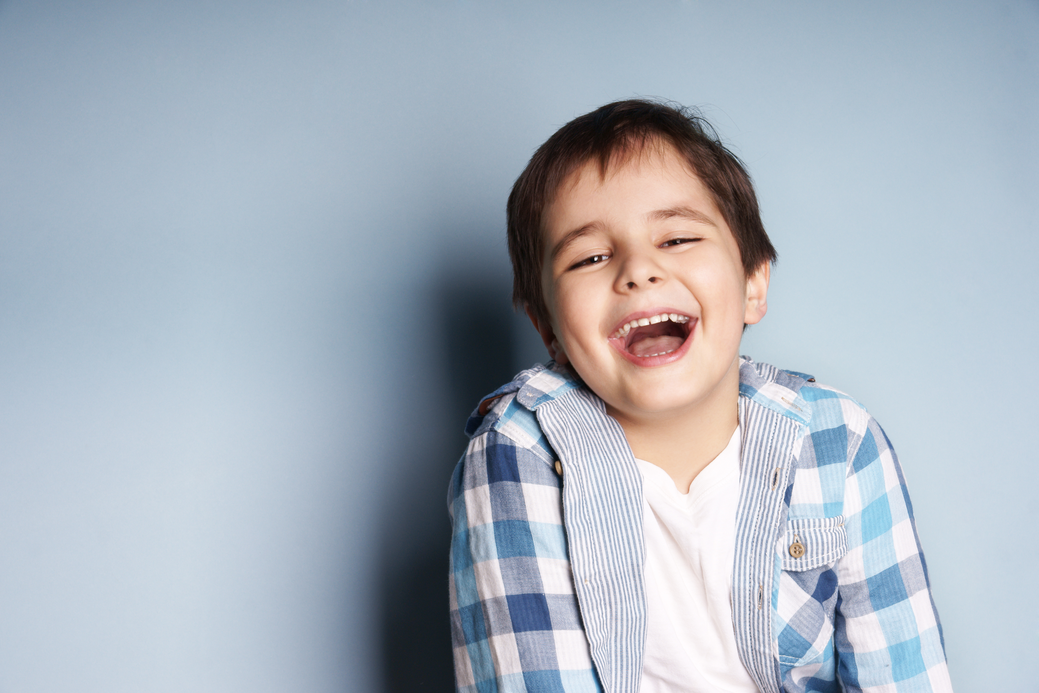 Smile boy. Мальчик улыбается. Мальчик смеется. Радостный мальчик. Счастливый мальчик.